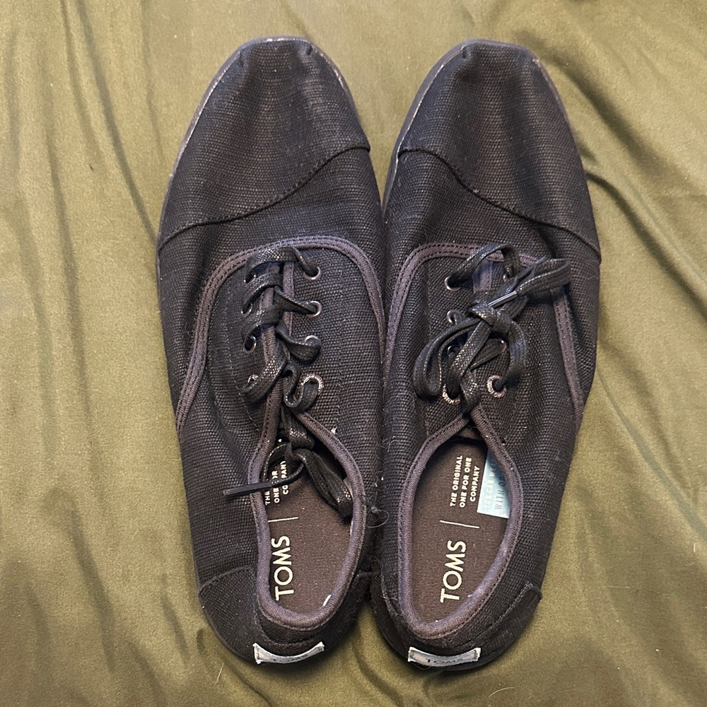 TOMS Classic Black Lace-Up Shoes